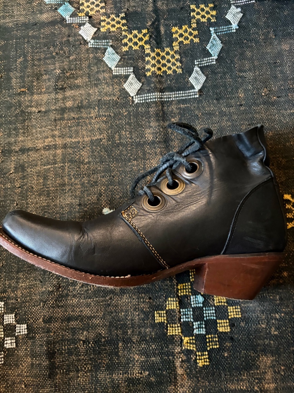 🔮Pre-loved John Fluevog Black Leather Simon lace-up ankle boots size 9 - Picture 6 of 15